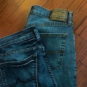 2 pairs of jeans Levi Strauss athletic and Urban pipeline